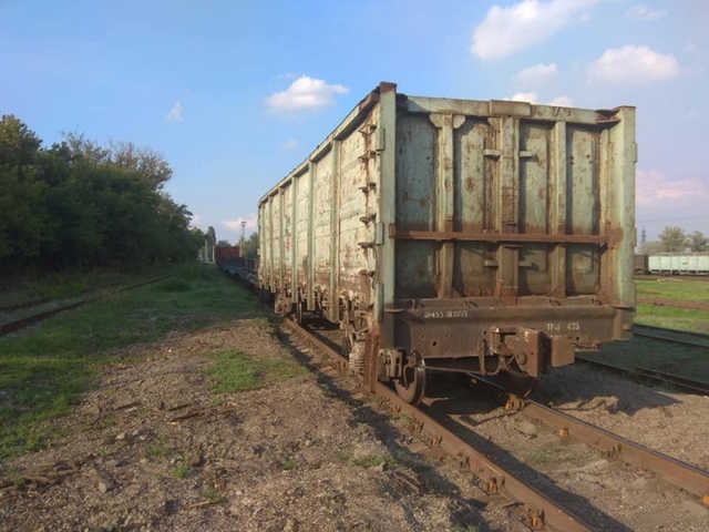 В Лисичанске разбирают на металл стеклозавод «Пролетарий»: задержана машина с номерами ВСУ