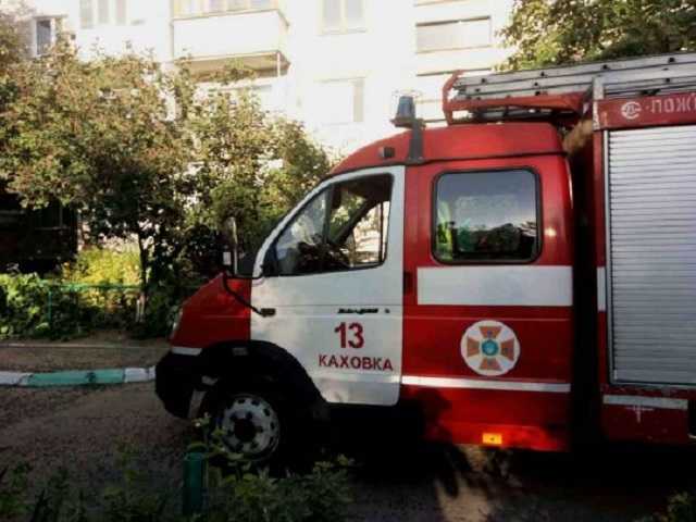 Был нетрезв и неадекватен: в Каховке спасатели извлекли мужчину из мусоропровода