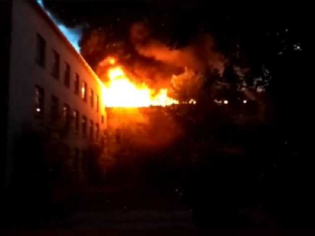 В Закарпатской области вспыхнул масштабный пожар в здании школы