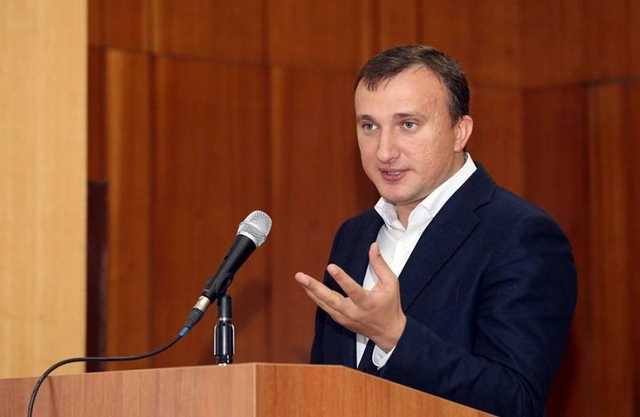 Экс-мэр Ирпеня Владимир Карплюк присваивает бюджетные деньги, привлекая к коррупционным схемам подельников-депутатов