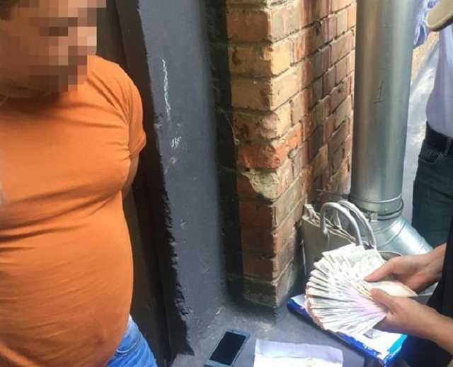 Чиновника филиала «Киевгаза» задержали на взятке