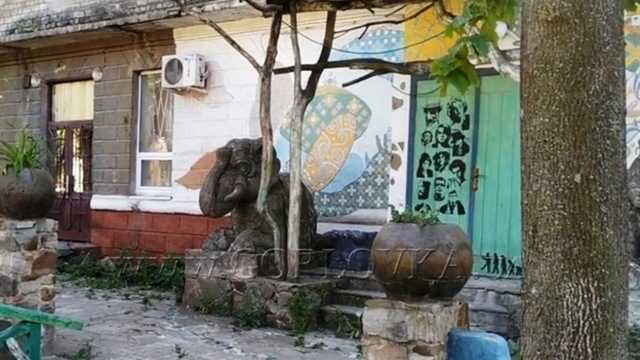 «Разграблено и уничтожено»: Казанский показал фото популярного кафе Горловки, захваченного террористами