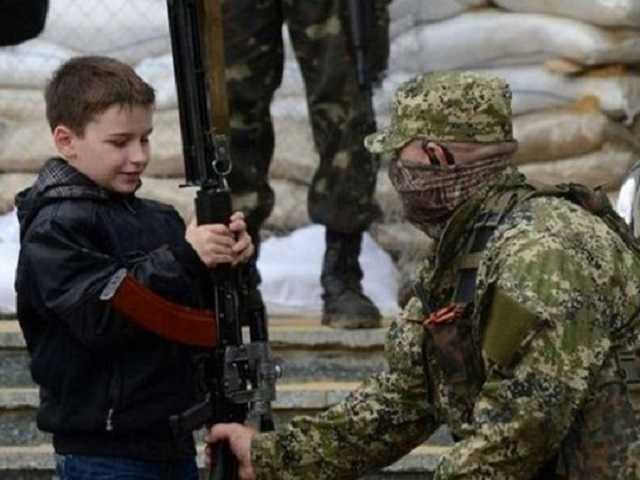 «Молодость в окопах»: в «ДНР» показали прелести «русского мира» для молодежи