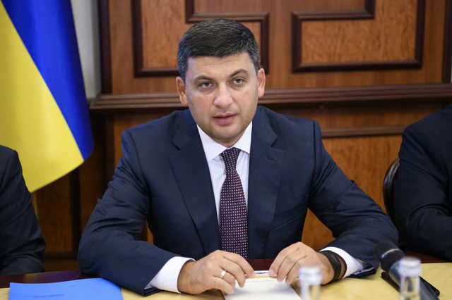 Гройсман потребовал снизить цену на электричество для промышленности