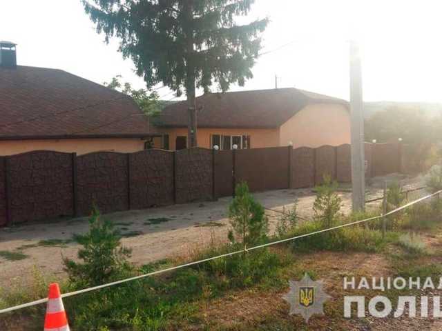 В Харьковской области мужчина упал с крыши дома: пострадавший в тяжелом состоянии