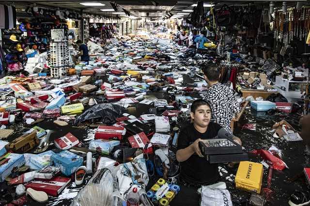В Турции после дождей затопило знаменитый Гранд-базар Стамбула