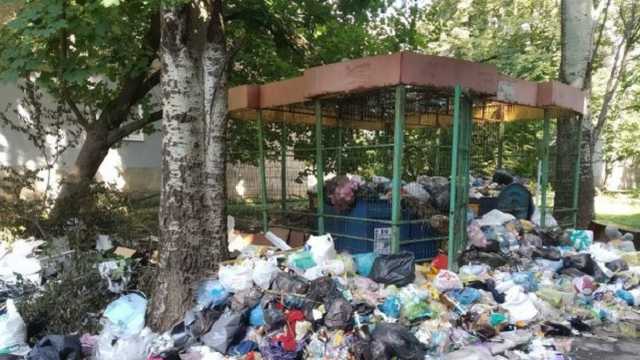 Жизнь в "освобожденном" Харцызске: горы мусора, а виновных нет