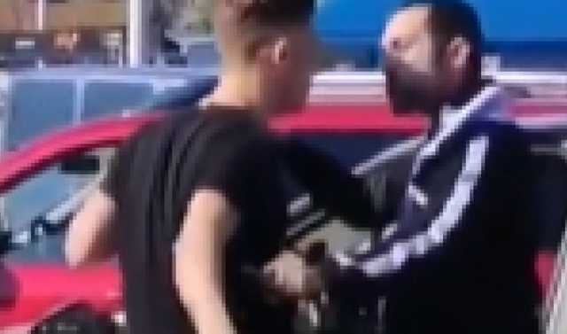 Трэш. В Киеве пассажир снял, как таксист его бил и обзывал "полупокером"