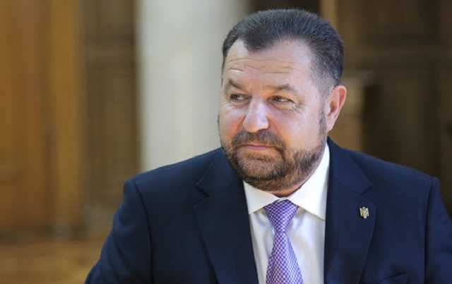 Полторак висловився про премії військам замість параду