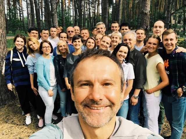 Вакарчук замість сесії “Голосу” повів однопартійців збирати гриби