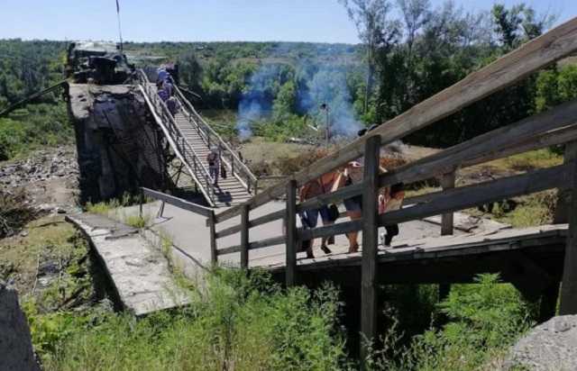 Бойовики зірвали синхронний демонтаж фортифікацій у Станиці Луганській