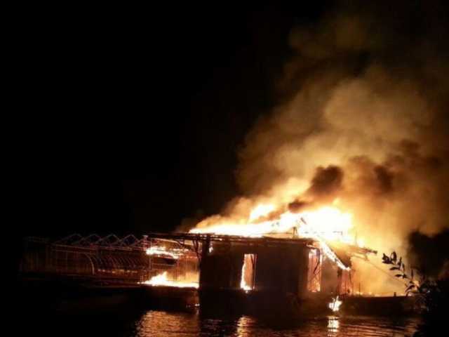 В Киеве на Русановке загорелся ресторан: эвакуировали 20 человек