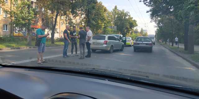 ДТП ускладнила рух на столичних Нивках