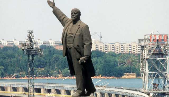 В Украине на аукцион выставили бронзовый памятник Ленина весом шесть тонн