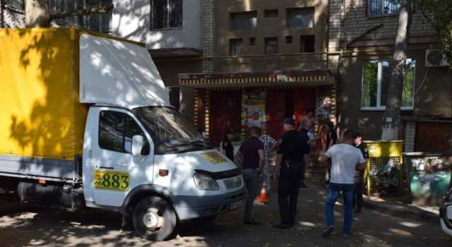Занял место на парковке: в Николаеве в упор расстреляли водителя такси