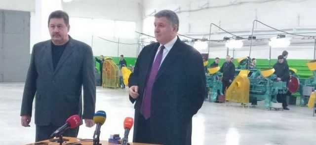 МВС розірвало контракт з директором заводу зброї – Аваков