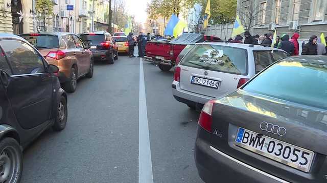 В полиции объяснили, почему не могут оштрафовать владельцев авто на еврономерах