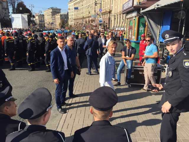 За режиссуру "Шествия достоинства" ко Дню независимости клипмейкеру Бадоеву и хореографу Коляденко не заплатят из госбюджета