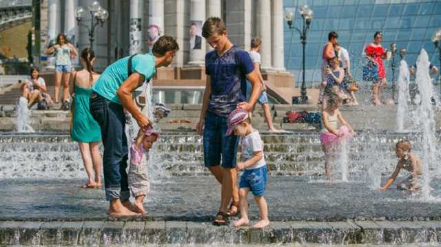 Лето не отступает: синоптики дали жаркий прогноз по Украине