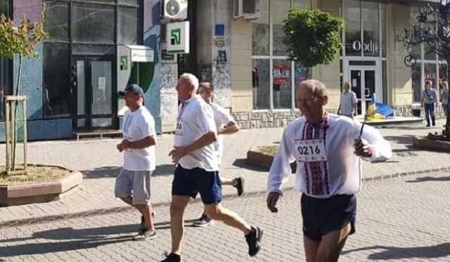 Климкин принял участие в забеге в вышиванках в Ивано-Франковске