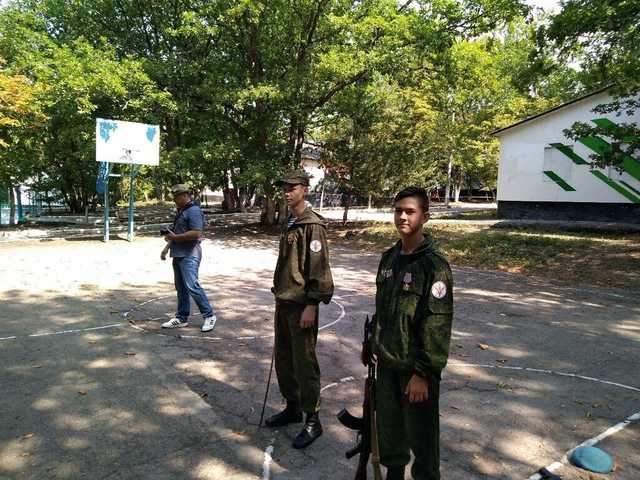 "Цвет войны!" В Крыму показали "детство заложников" в лагере