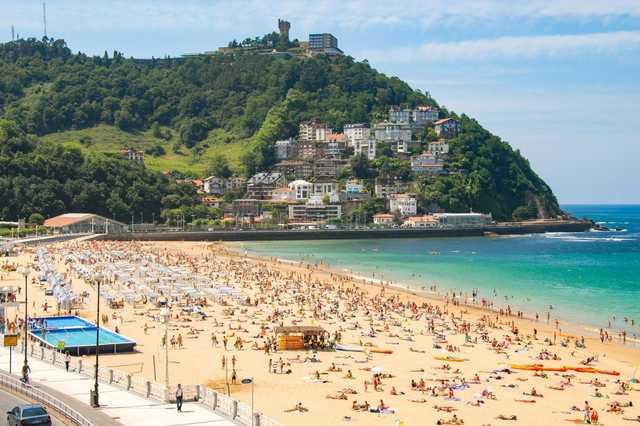 В Барселоне возле одного из самых популярных пляжей нашли бомбу 80-летней давности