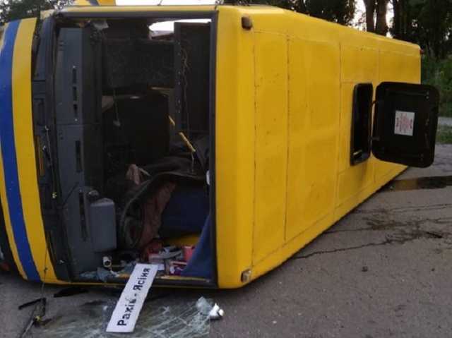 В Закарпатье в ДТП попал рейсовый автобус: много пострадавших