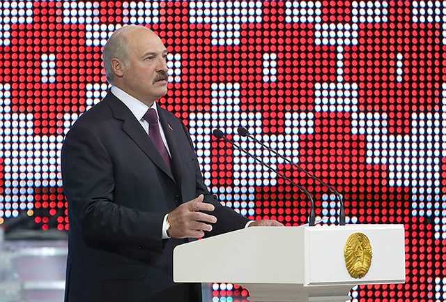 Лукашенко создал себе полномочия средневекового монарха, включая право вершить судьбы людей – эксперт