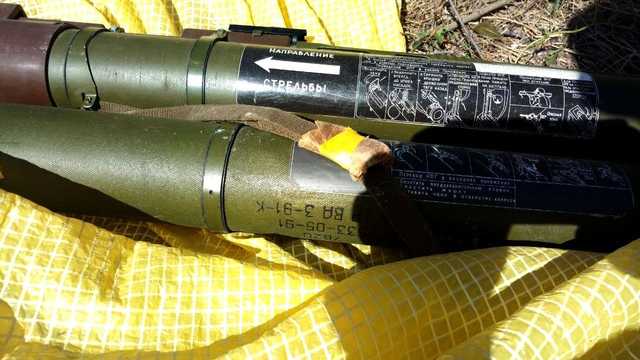 В доме вблизи пункта пропуска "Гнутово" под кучей мусора нашли гранатометы