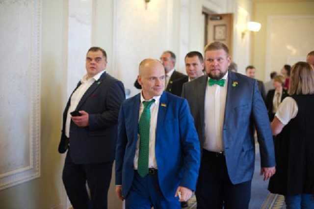 В "Слуге народа" назначили депутатов для общения со СМИ