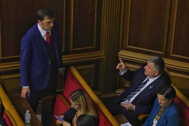 Аваков ткнул пальцем в Гончарука и всех развеселил