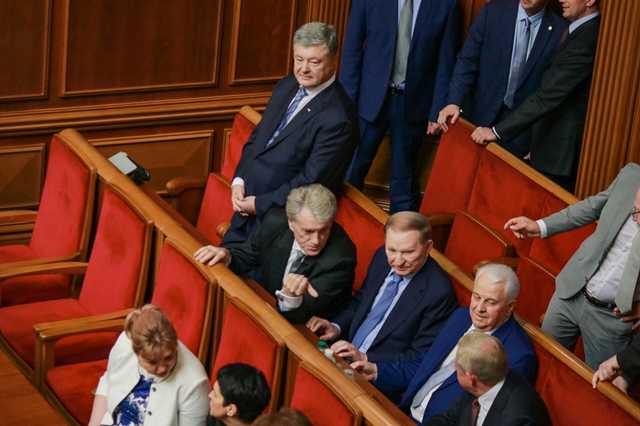 Политолог о вбросе про «путч»: Теперь у Порошенко появилась возможность спастись