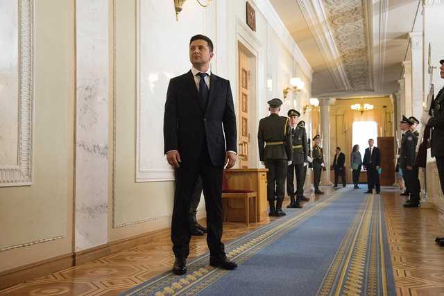 Зеленский предлагает Раде уменьшить количество нардепов до 300