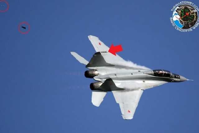 Новейший истребитель России начал разваливаться в полете. Эпичные фото