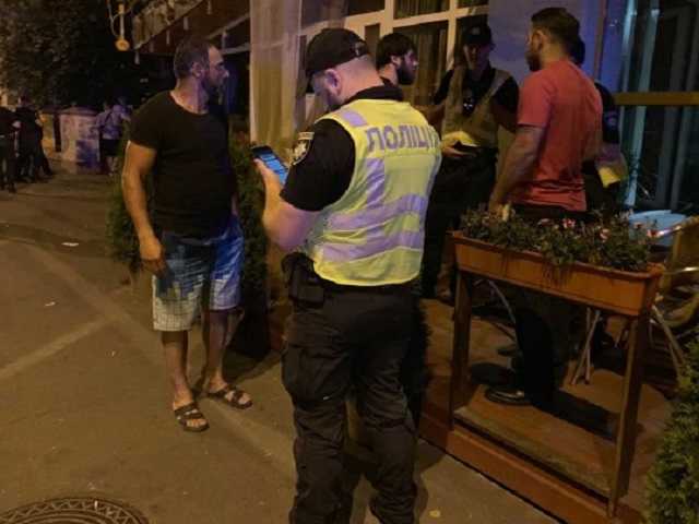 Ночная драка со стрельбой в центре Киева: повздорили посетители и владельцы кафе