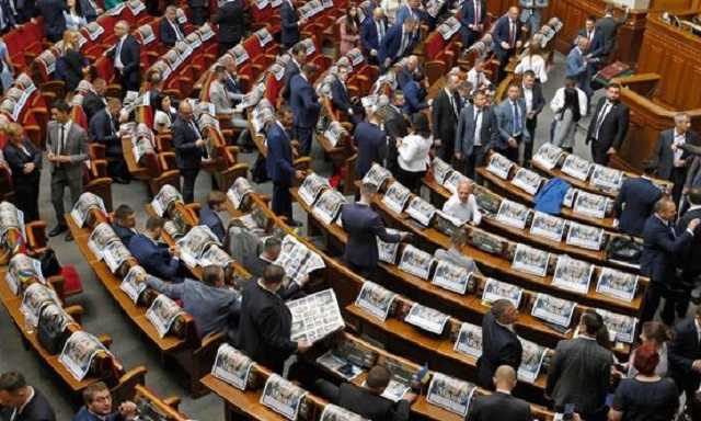"Лишат мандата!" В Раде из-за "Слуги народа" произошел громкий скандал