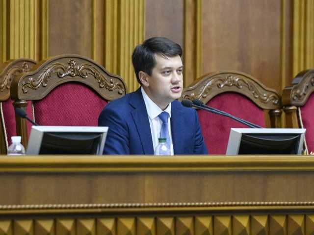 Разумков открыл заседание Рады: в зале – 393 нардепа