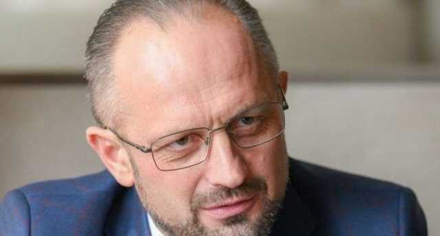 Бессмертный отметил, что люди, представляющие Украину в Минске, уже давно работают безрезультатно