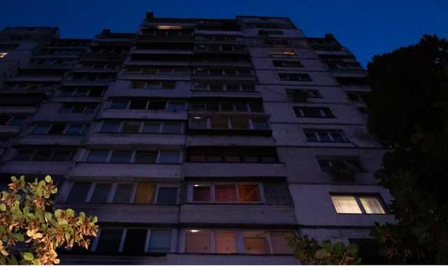 В Киеве 20-летний парень выпал из окна 15 этажа