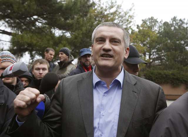 Коллаборант Аксенов бомбардирует крымчан бесконечными обещаниями