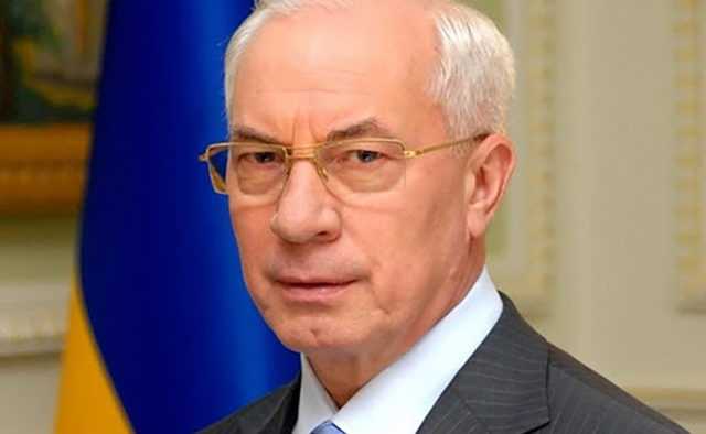 "Тупица": Азаров нарвался на оскорбления из-за Кучмы