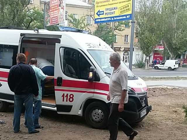 В Николаеве карета «скорой помощи» с ребенком-пациентом протаранила Mitsubishi