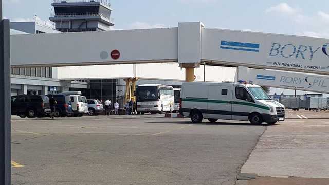 Как Украина встречает узников Кремля: фото и видео из аэропорта "Борисполь"