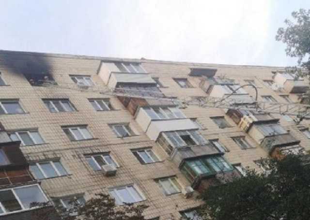 При пожаре в киевской многоэтажке погибла женщина