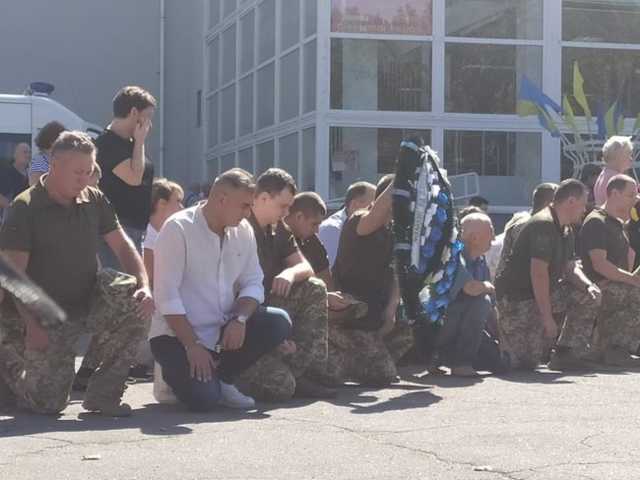 С погибшим от пули снайпера воином 53-й ОМБр Михаилом Ткачишиным простились в Херсоне