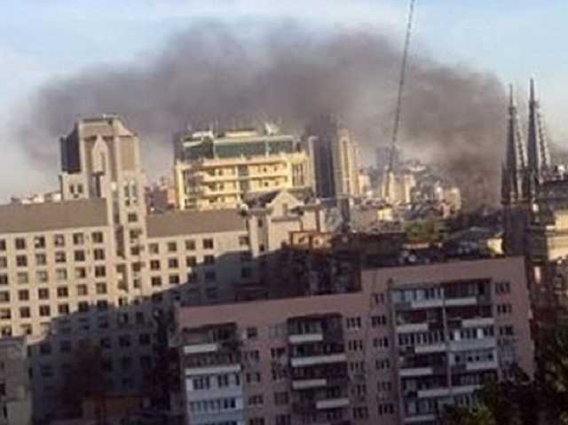 В Киеве большой пожар возле метро «Олимпийская»