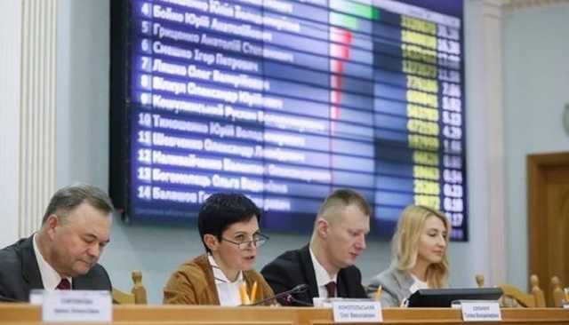 Замы главы ЦИК в августе получили полмиллиона гривен зарплаты