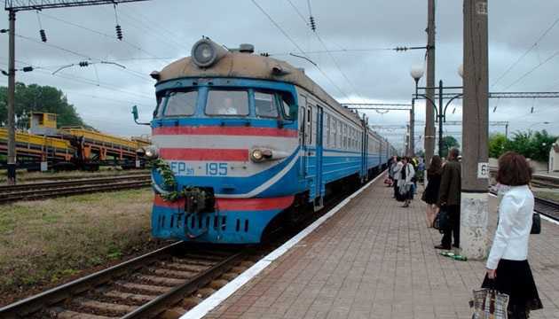 На Черкащині дівчинку вдарило струмом, коли вона робила селфі на вагоні