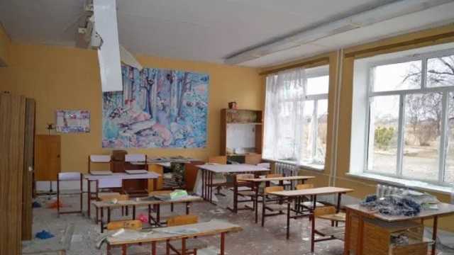 В школах Луганска выбора нет: родители платят за все