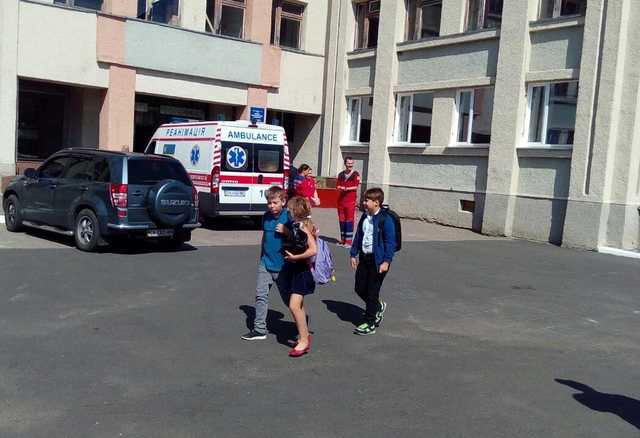 В Черкассах в школе распылили газовый баллончик, 19 детей госпитализировали на обследование